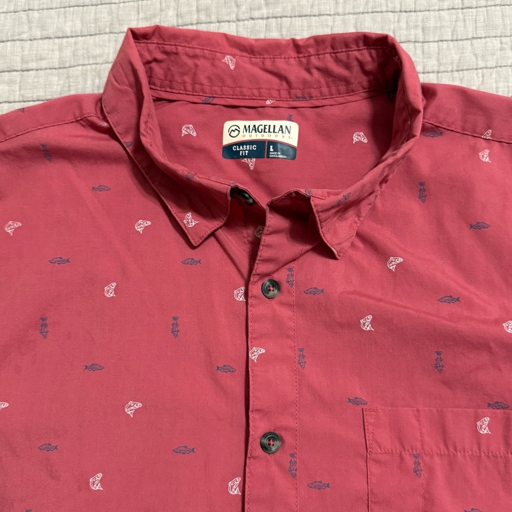 Magellan Outdoors Classic Fit Short Sleeve Button Up Shirt Men's XL Fish Print